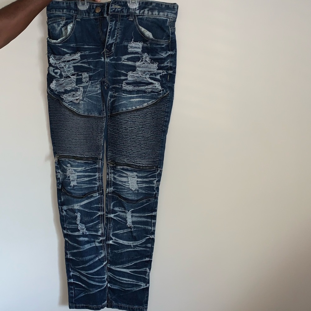 Men’s distressed jeans
